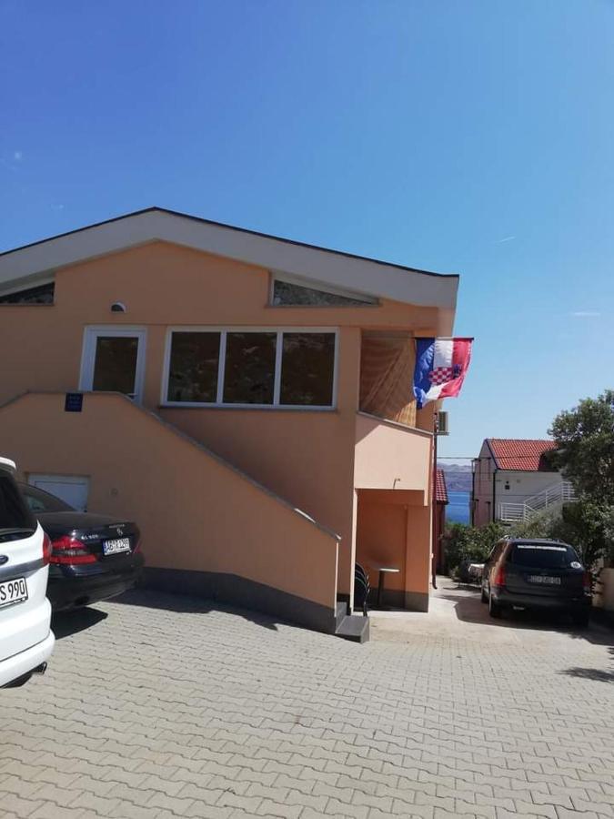 Apartmani Ivankovic Karlobag Exterior photo