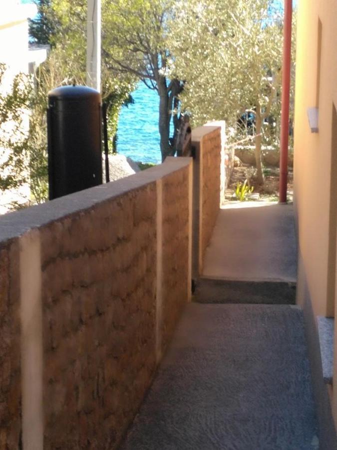 Apartmani Ivankovic Karlobag Exterior photo