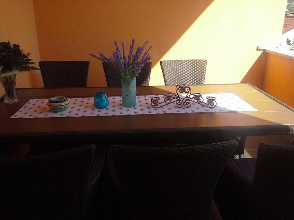 Apartmani Ivankovic Karlobag Exterior photo