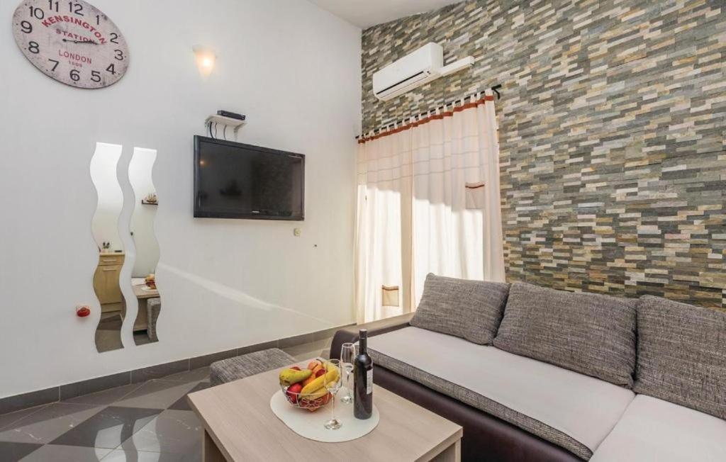 Apartmani Ivankovic Karlobag Exterior photo
